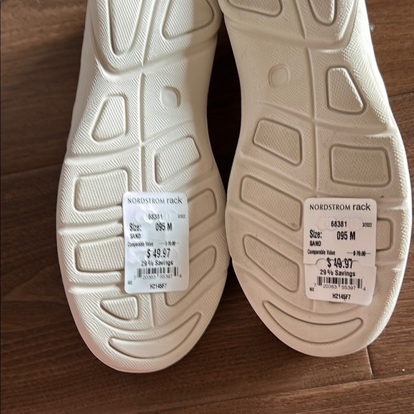 Size 9.5 Bzees Cream Flats Comfortable Slip-On Tan - Picture 8 of 8